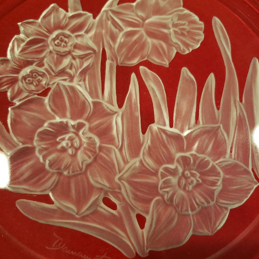 HOYA Crystal Flower Of The Month Plate Daffodils 8" Signed T Yamamoto with Box